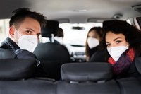 Wann sind Fahrgemeinschaften gesetzlich unfallversichert? Die Spritpreise steigen gerade und ein Ende der Preisspirale ist derzeit nicht abzusehen. Viele Arbeitnehmerinnen und Arbeitnehmer bilden deshalb Fahrgemeinschaften, um zur Arbeit zu kommen. Das spart Benzin und schont das Portemonnaie. Die BG ETEM informiert in der Online-Ausgabe ihres Magazins