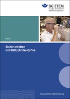 Neu aufgelegt: Sicher arbeiten mit Kühlschmierstoffen Die verschiedenen Arten der Metallbe- und -verarbeitung, wie z. B. das Bohren, Schleifen, Fräsen oder Walzen, erfordern den Einsatz von Kühlschmierstoffen. Welche Schutzmaßnahmen helfen, das Arbeiten mit diesen Stoffen sicher zu gestalten? Die neu aufgelegte Broschüre