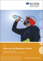 Kurzbroschüre zum Arbeiten im Freien Sind Arbeiten im Freien erforderlich, so bieten technische Maßnahmen vorrangig Schutz vor der Sonnenstrahlung (UV-absorbierende Überdachungen, Sonnenschirme und -segel etc.). Lassen sich diese Maßnahmen nicht umsetzen, sollte man organisatorisch vorgehen: die Arbeitszeit an der Sonne so kurz wie möglich halten, z. B. vorbereitende Tätigkeiten im Schatten erledigen oder körperlich anstrengende Arbeiten in die die kühleren Morgenstunden verlegen. Schließlich kommt auch persönliche Schutzkleidung zum Einsatz (den Körper bedeckende Kleidung mit speziellem UV-Schutz, Kopfbedeckung mit Krempe und/oder Nackenschutz, Sonnenschutzbrille) sowie wasserfeste Sonnenschutzcremes mit hohem Lichtschutzfaktor (mindestens LSF 30). Die Verwendung dieses Bildes ist nur in Verbindung mit der Medienankündigung und nicht zu anderen Zwecken gestattet.
