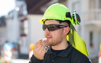 Sonnenschutz bereits ab April notwendig Bereits ab April kann die UV-Strahlung so stark sein, dass Sonnenschutz erforderlich ist. Das gilt insbesondere für Menschen, die im Freien arbeiten. Darauf weist die BG ETEM hin. In ihrer Zeitschrift